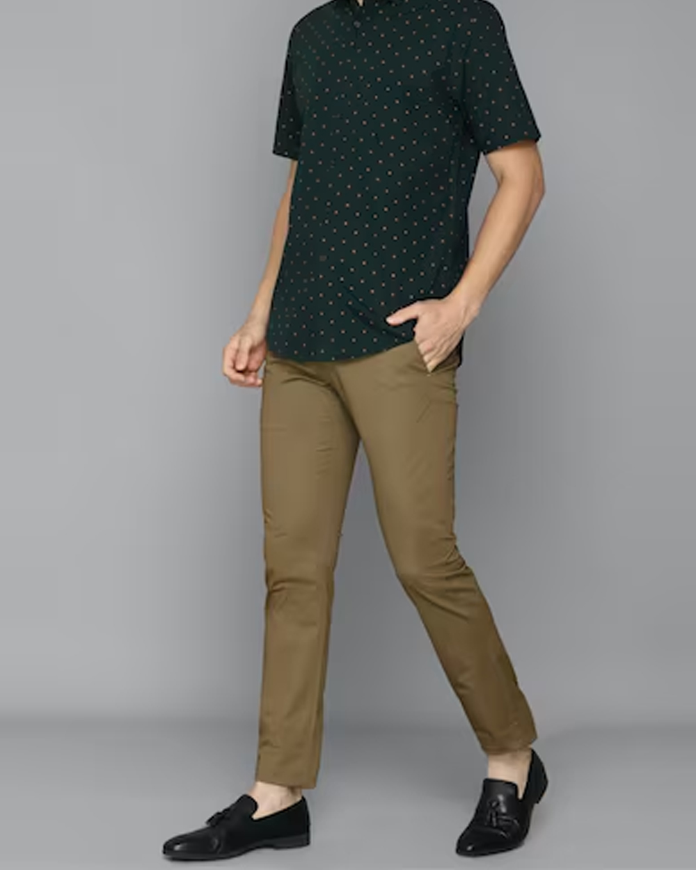 Men Brown Slim Fit Solid Casual Trousers